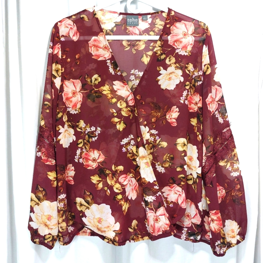 SOHO New York & Co Floral V-neck Criss Cross Crop Blouse Lace Inlay‎ Size Medium